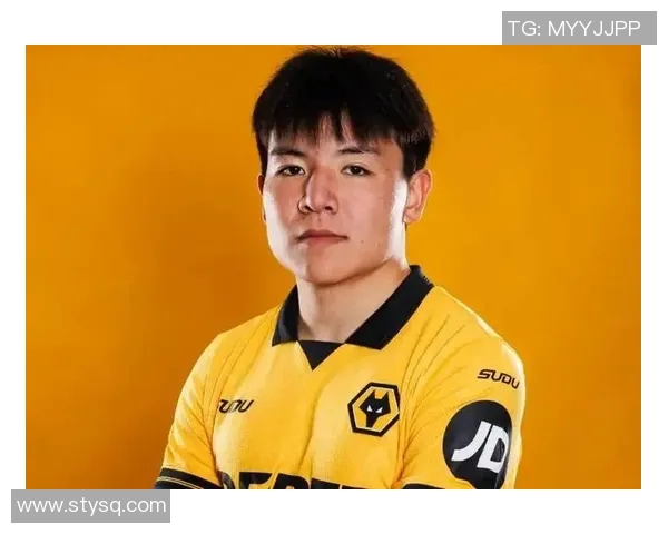 徐彬在比赛中展现出色传球与抢断能力助力球队逆转胜利 徐彬在比赛中展现出色传球与抢断能力助力球队逆转胜利