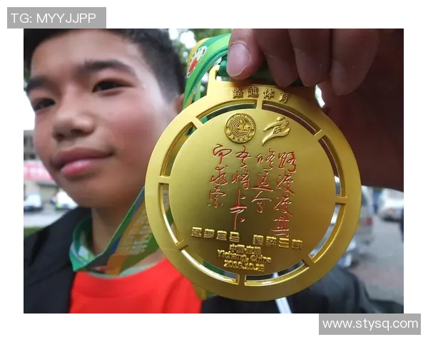 谢鹏飞精彩远射助力球队逆转胜利展现超强个人能力与团队配合 谢鹏飞精彩远射助力球队逆转胜利展现超强个人能力与团队配合